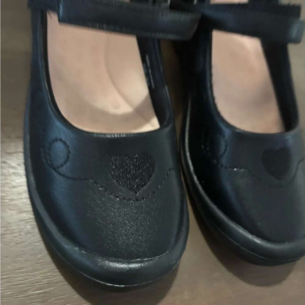 Classic Black Mary Jane Kids Shoes with Heart Detail Sz 5 Kids